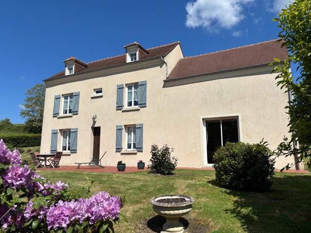 Spacieuse maison 10 min à pied du centre ville de Lisieux, avec vue dégagée. — photo du bien