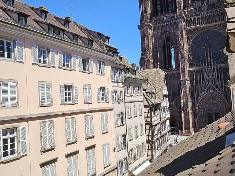 Au pied de la cathédrale de Strasbourg — photo 1