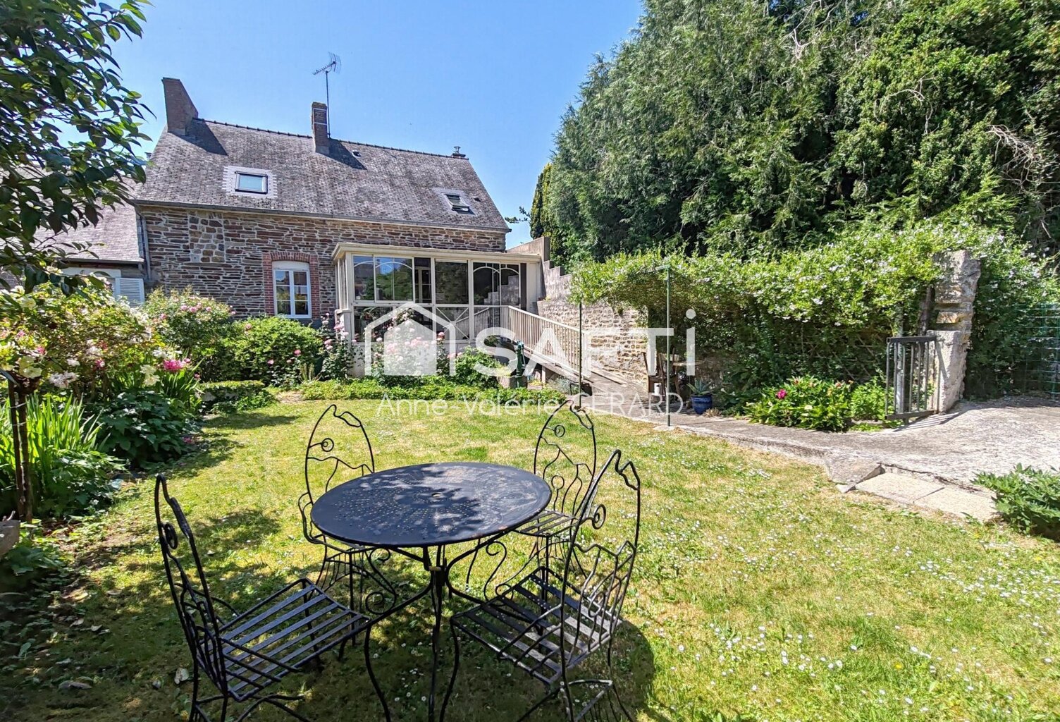 Belle maison de bourg avec studio et jardin — photo 1