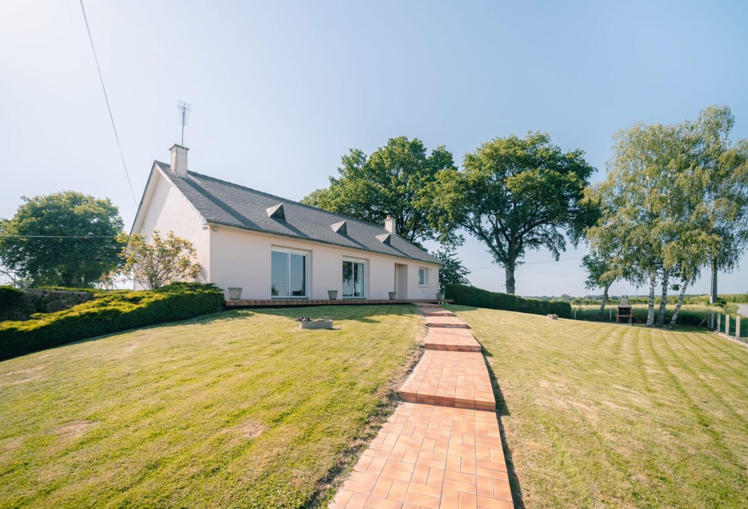 Maison de qualité de 135 m² à rénover avec un terrain de 6855 m² dans la campagne d'argentré du Plessis — photo 1