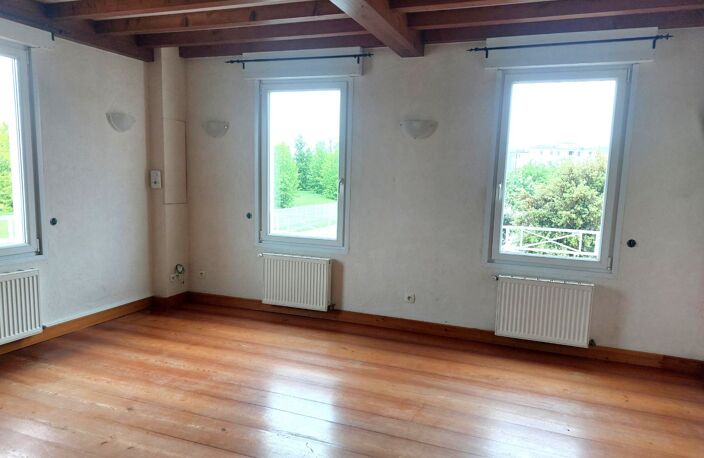 Location appartement 4 pièces 72 m² à Saint-Maurice-de-Beynost (01700) — photo 3