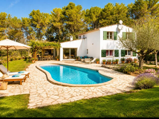 Maison Rognes 162 m2 sur 10538 m² parcelle boisée avec piscine et double garage. — photo du bien