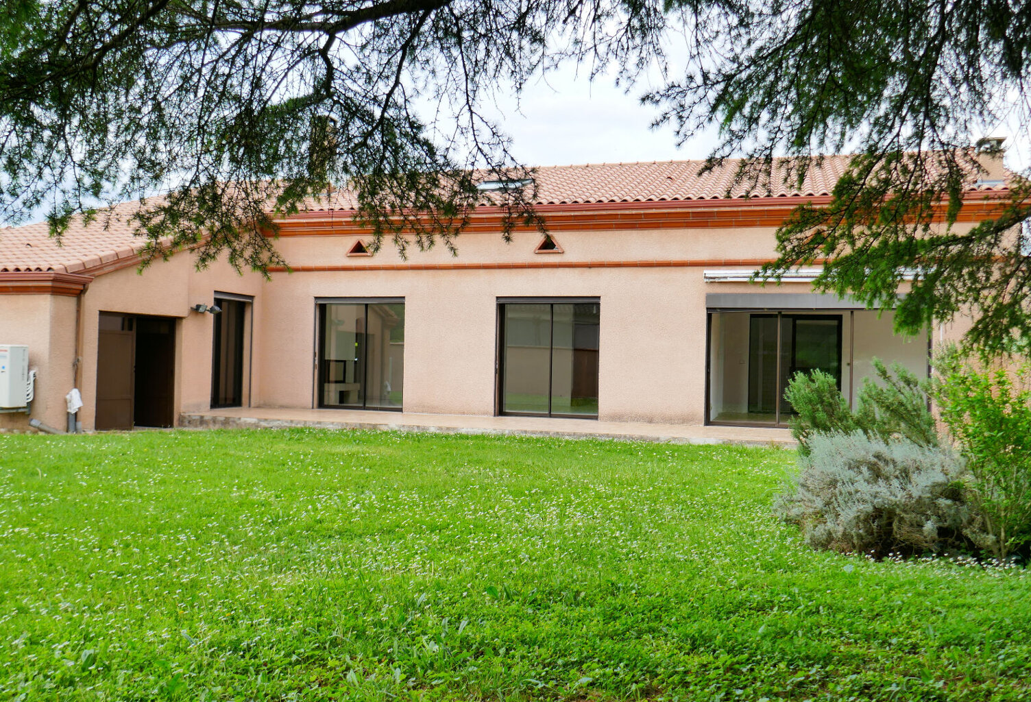 Villa individuelle 9 pièces-215 m²- garages- terrain 1000m² — photo 1