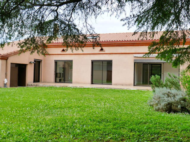 Villa individuelle 9 pièces-215 m²- garages- terrain 1000m² — photo du bien