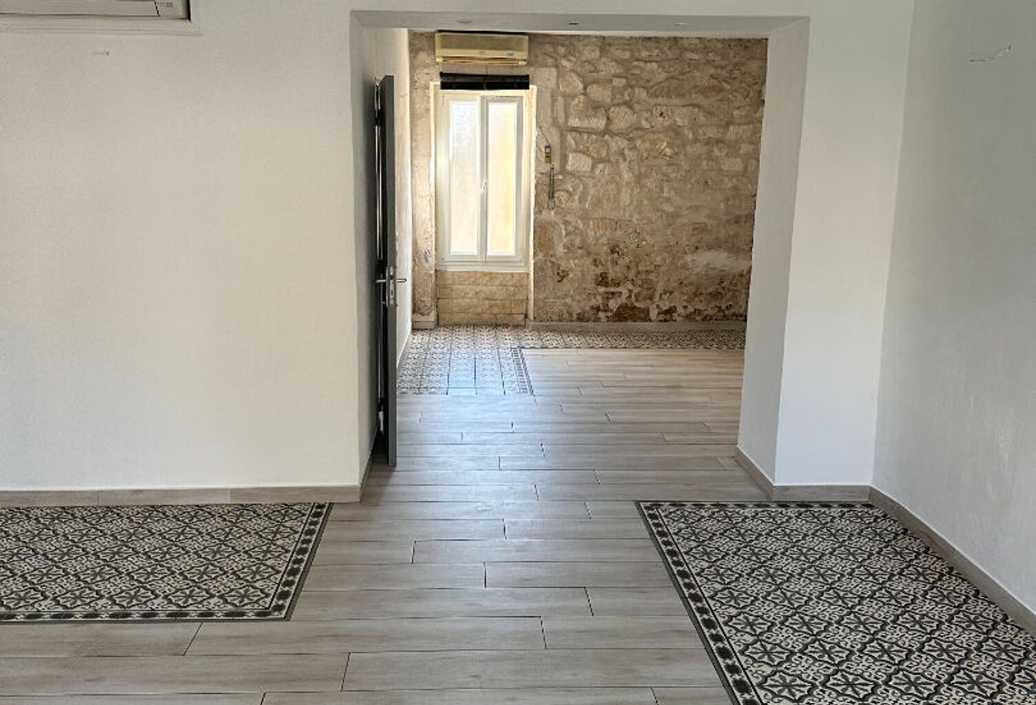 Maussane les Alpilles : Local commercial 60m² centre ville — photo 1