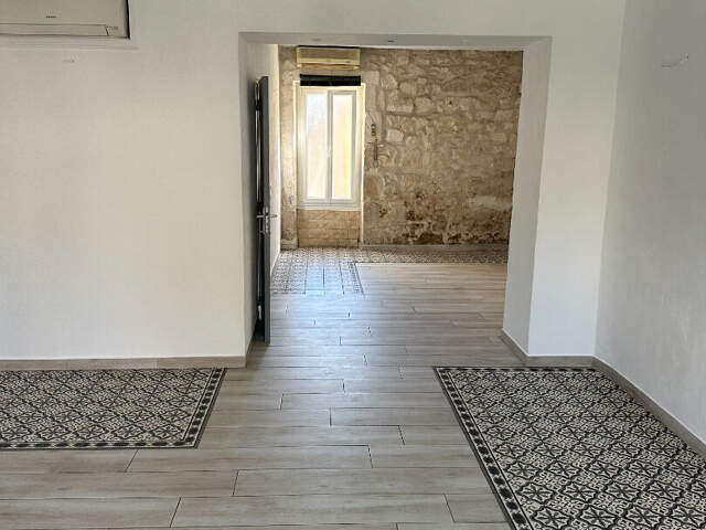 Maussane les Alpilles : Local commercial 60m² centre ville — photo du bien
