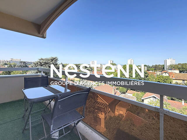 Grand Appartement T2 avec une chambre, Balcon en dernier étage Centre Ville - 69500 BRON — photo du bien