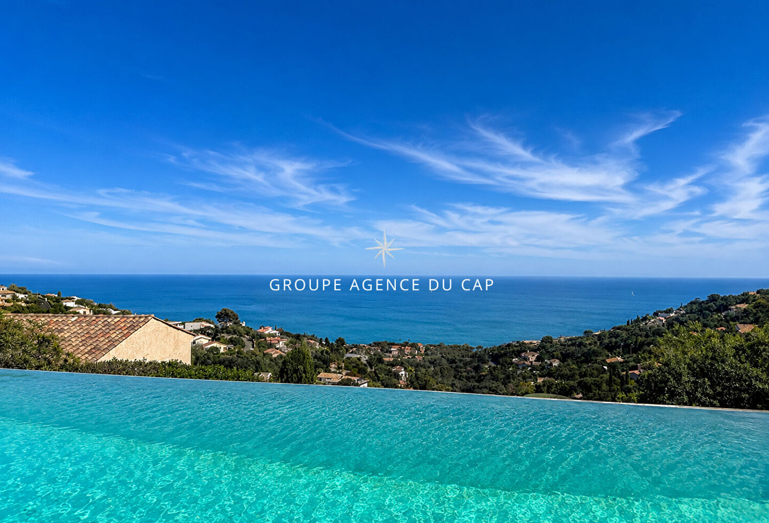 À VENDRE VILLA CONTEMPORAINE 5 CHAMBRES GARAGE DOUBLE PISCINE VUE MER LES ISSAMBRES — photo 1