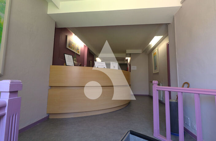 A Tarbes, Résidence Foch, au 1er étage, bureaux 102.2 m² — photo 2