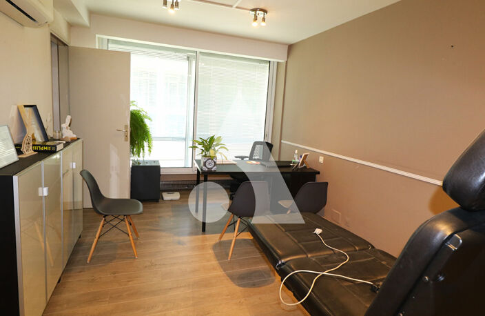 A Tarbes, Résidence Foch, au 1er étage, bureaux 102.2 m² — photo 5