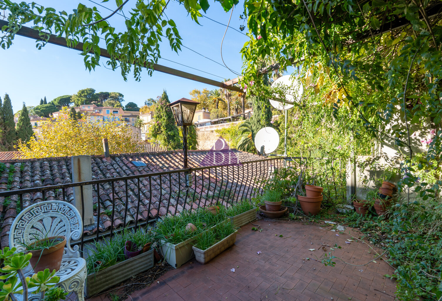 Opportunité rare à Bormes village : 158 m2 à réinventer avec — photo 1
