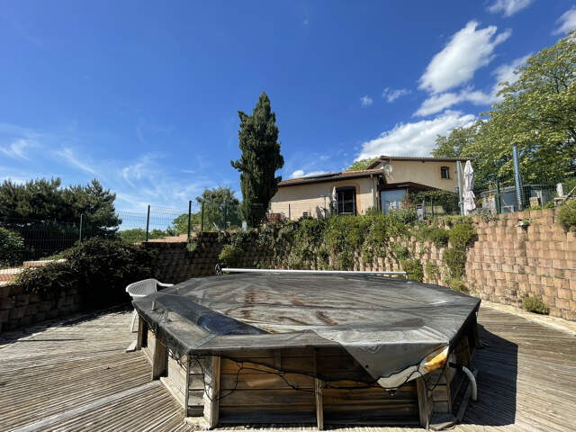 Villa en campagne avec grand terrain et piscine — photo du bien