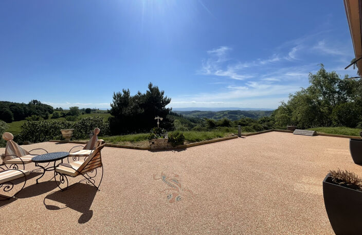 Villa en campagne avec grand terrain et piscine — photo 2