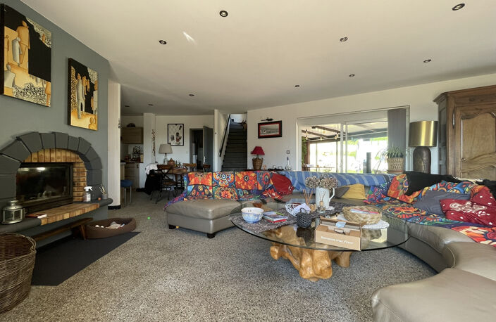 Villa en campagne avec grand terrain et piscine — photo 5