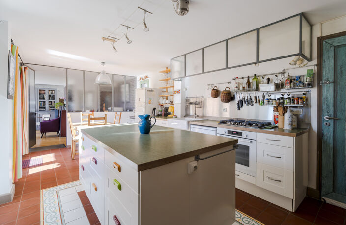 GRANDE MAISON FAMILIALE OU INVESTISSEMENT - T6 - 4 / 5 CHAMBRES - 2 SEJOURS - 3 SDE- 3 WC - GRAND GARAGE — photo 5