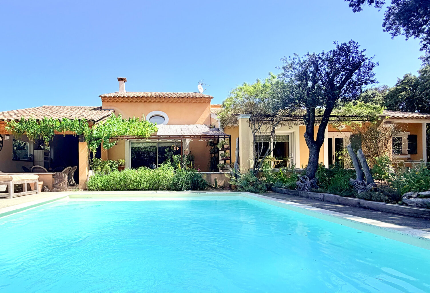 Villa de charme avec terrain constructible — photo 1