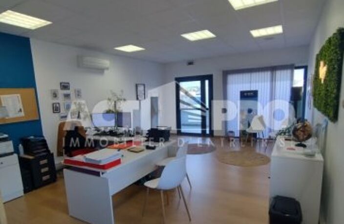 Bureaux à louer — photo 2