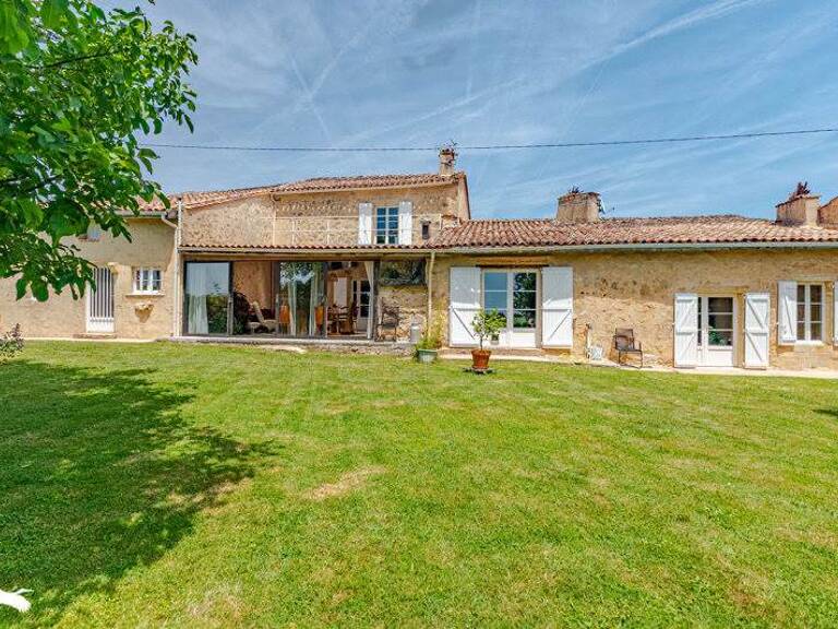 Maison en pierre de 6 pièces principales — photo 1