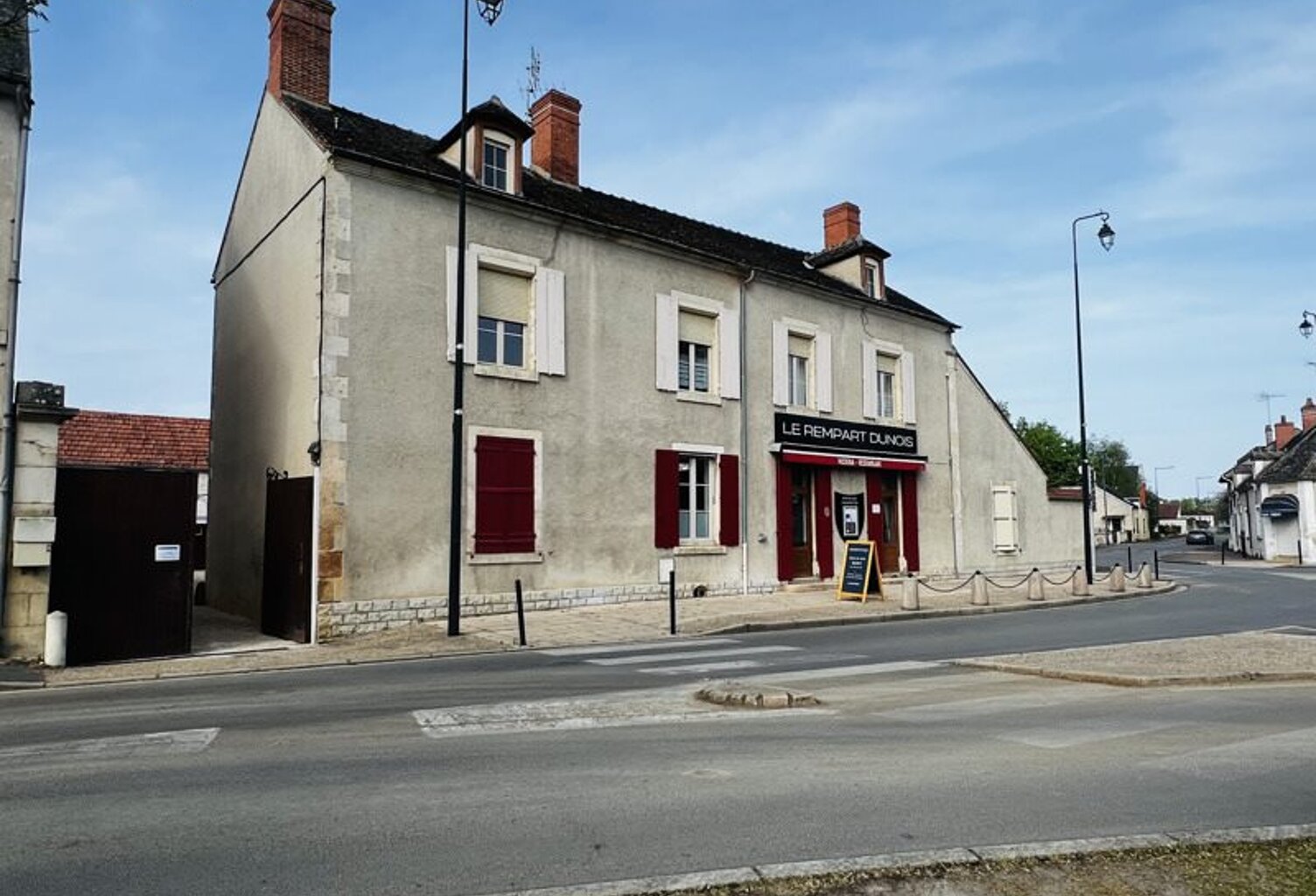 Vente immeuble   Dun-sur-Auron (18130) — photo 1