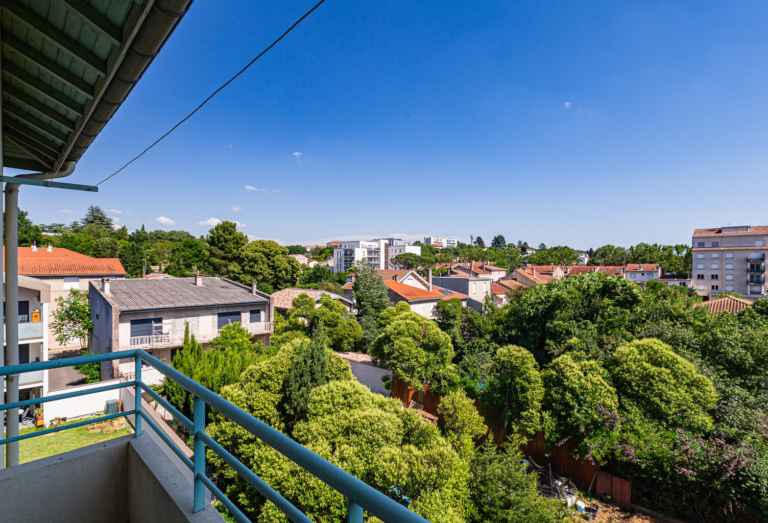 Appartement T4 dernier étage avec 2 balcons et cave 26000 VALENCE — photo 1