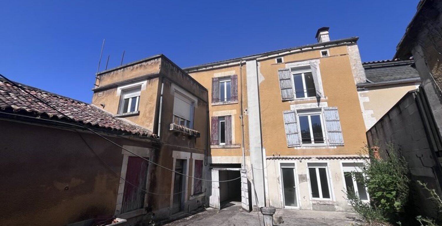 Vente immeuble   Barbezieux-Saint-Hilaire (16300) — photo 1