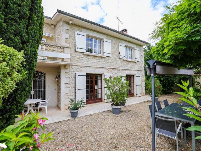 Maison en pierre de 8 pièces principales — photo 1
