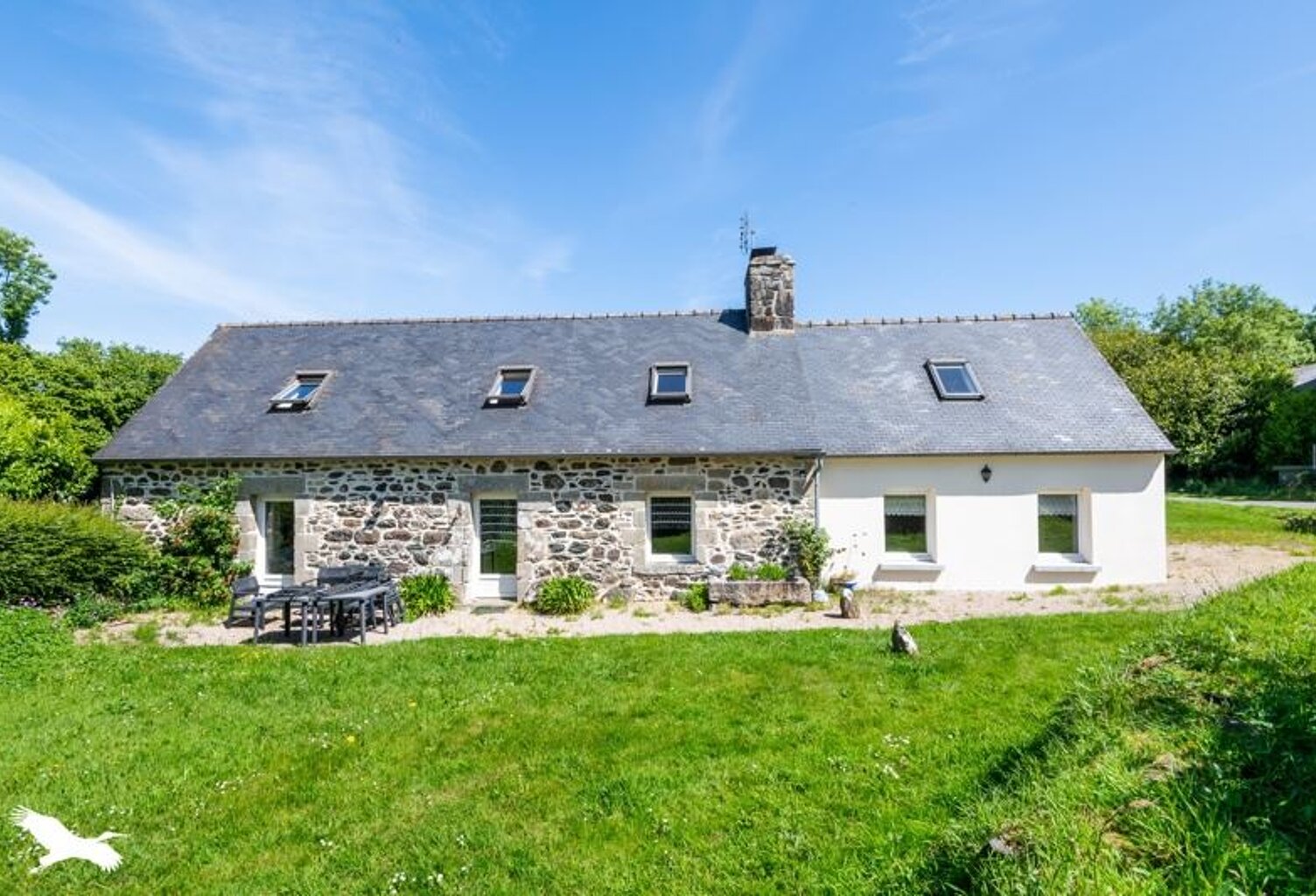 Maison en pierre de 6 pièces principales — photo 1