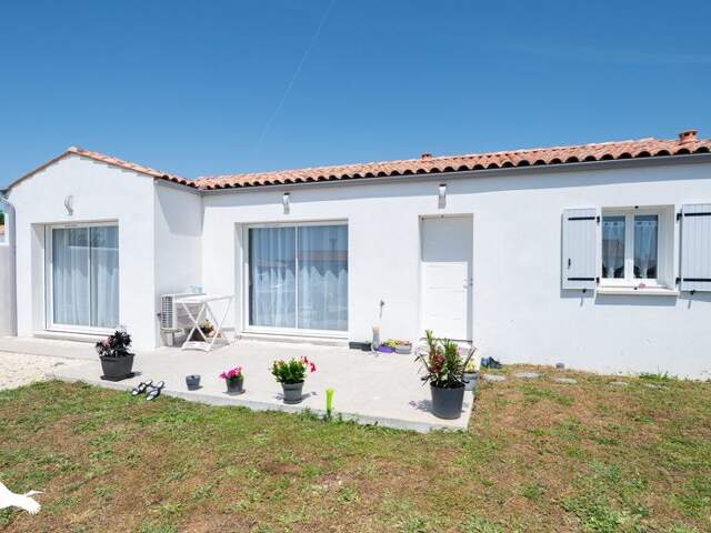 Maison 4 pièces 112 m² à Saint-Just-Luzac — photo du bien