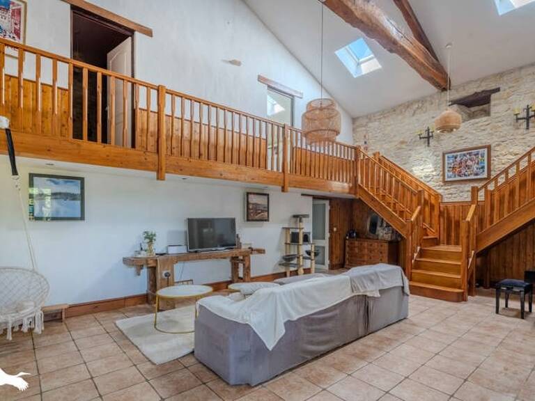 Maison en pierre de 7 pièces principales — photo 1