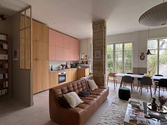 Maison en pierre de 6 pièces principales — photo du bien