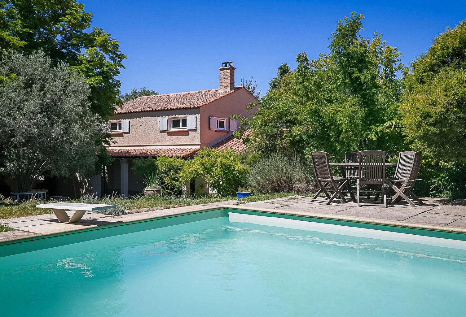 Maison T5 137,69m2 sur un terrain de 1200m2 avec piscine — photo 1