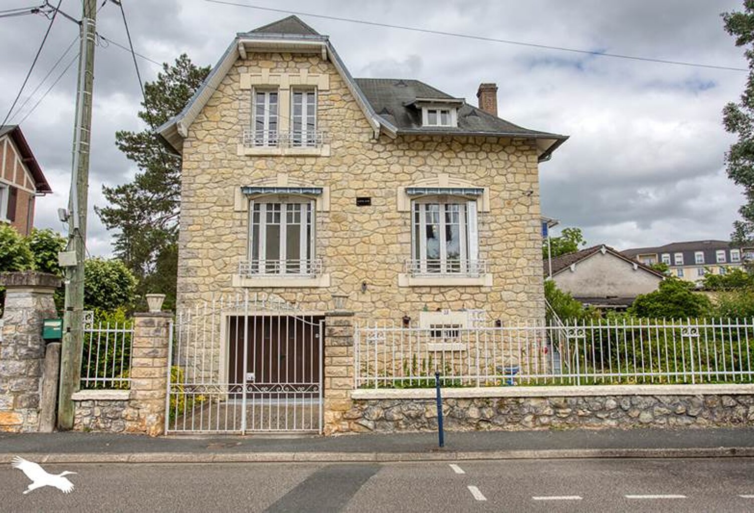 Maison en pierre de 4 pièces principales — photo 1
