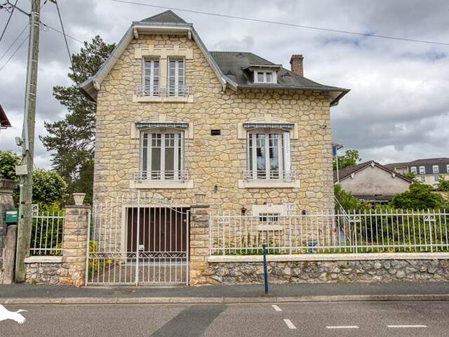 Maison en pierre de 4 pièces principales — photo du bien