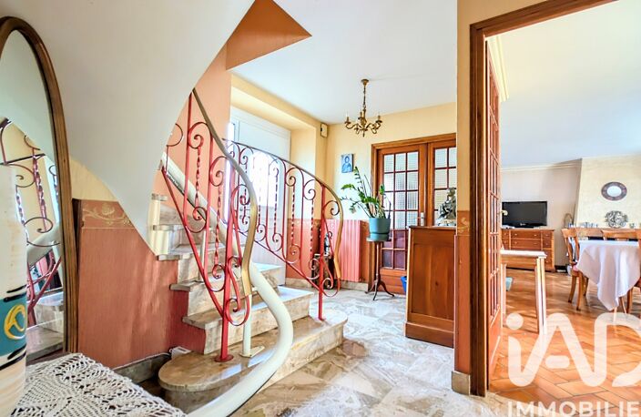 Vente Maison/villa 9 pièces — photo 2