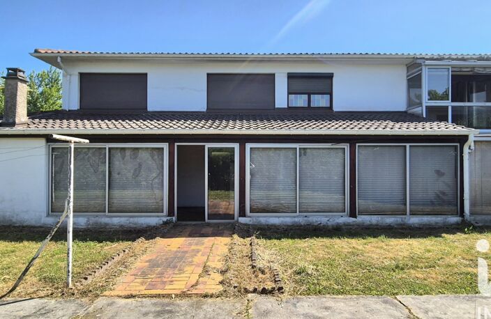 Vente Maison/villa 9 pièces — photo 2