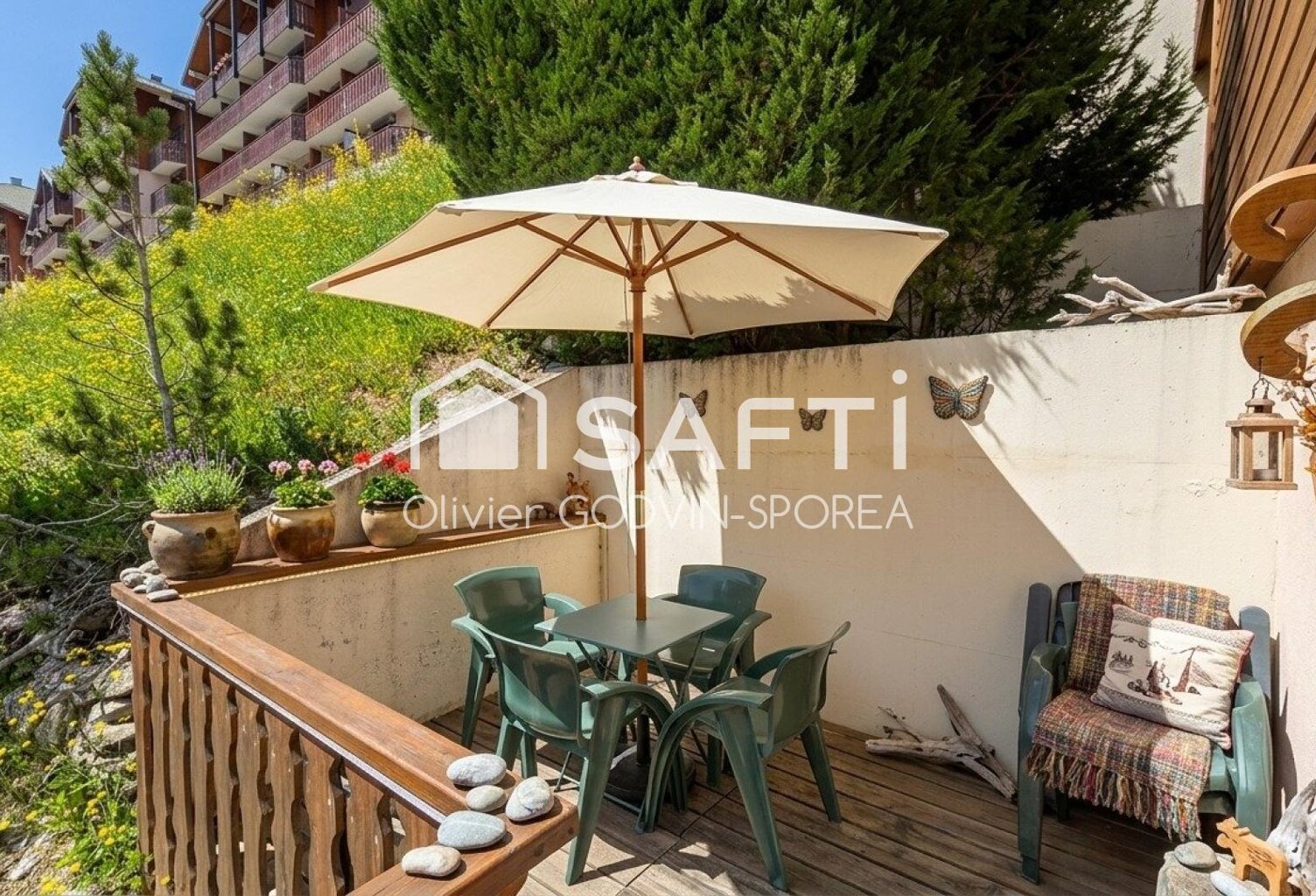 Deux pièces atypique de 43 m2 avec balcon + terrasse de 12m2  exposé sud offrant une vue dégagée sur les alpages et montagnes environnantes. — photo 1