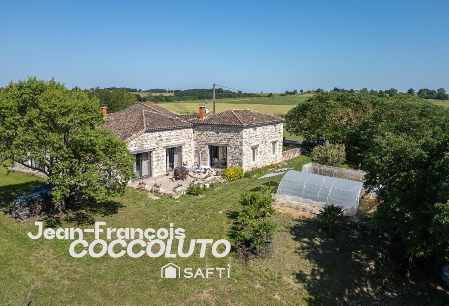 Belle maison d'archi en pierre avec grand volumes — photo 1