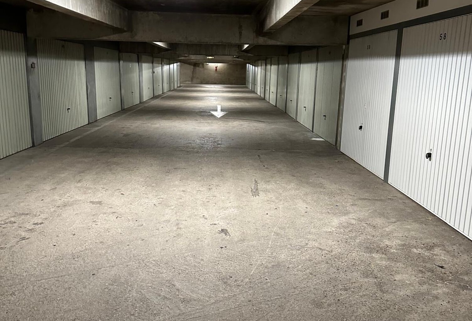 Vente Garage 280 m&sup2; — photo 1