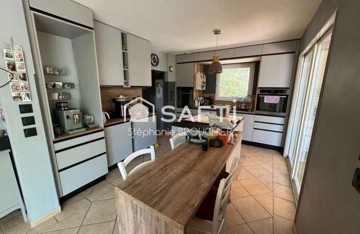 Maison 200m² avec dépendance et piscine — photo 3