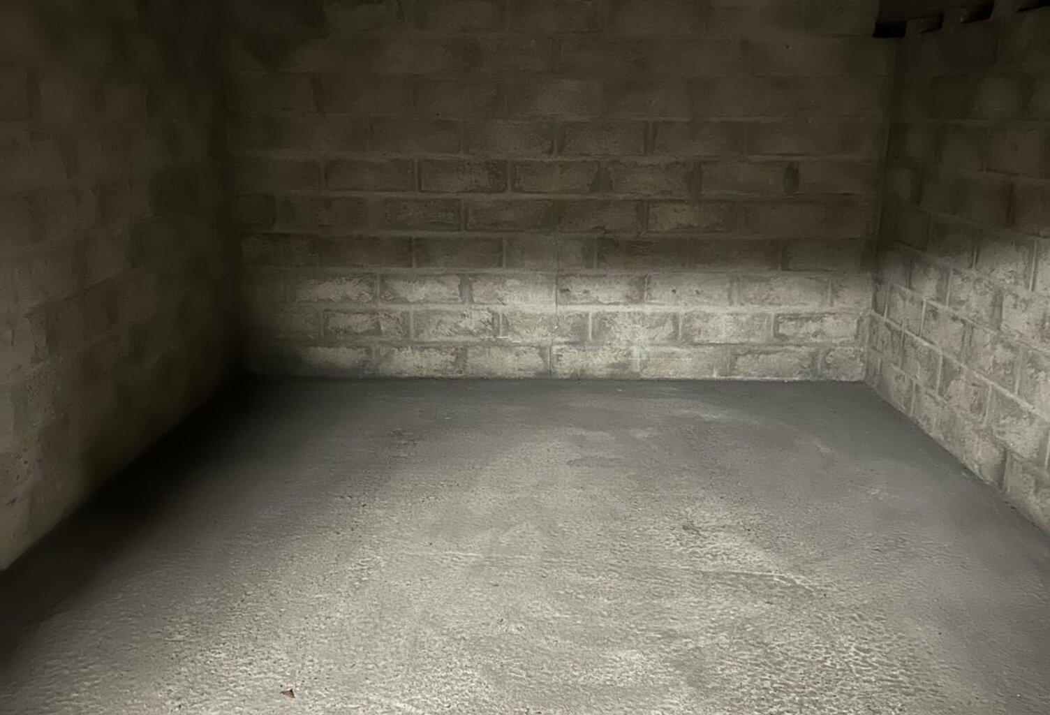 Vente Garage 140 m&sup2; — photo 1