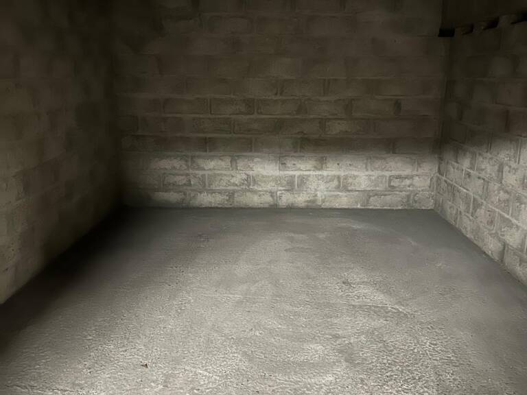 Vente Garage 140 m&sup2; — photo 1