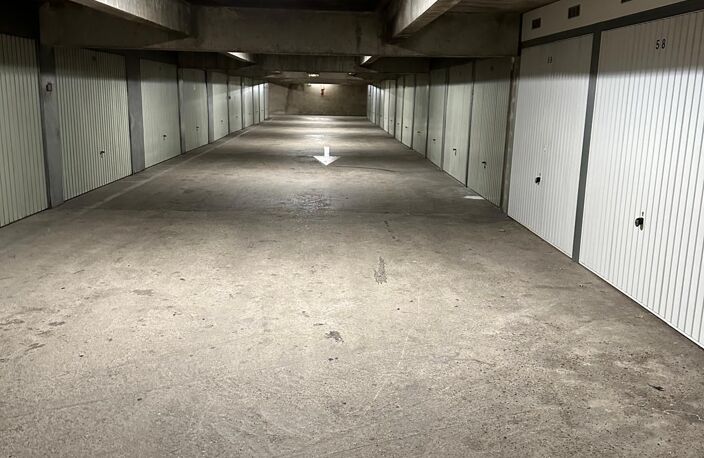 Vente Garage 140 m&sup2; — photo 2