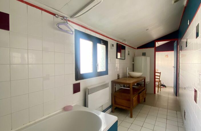 MAISON DE VILLAGE AVEC GRAND GARAGE ET DOUBLE ACCES — photo 4