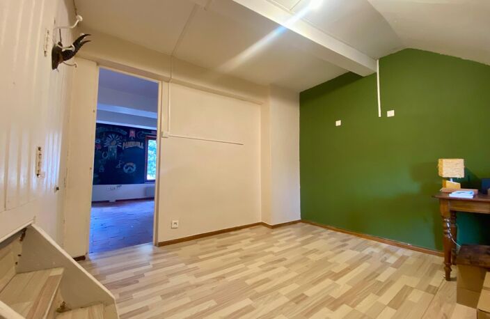 MAISON DE VILLAGE AVEC GRAND GARAGE ET DOUBLE ACCES — photo 5