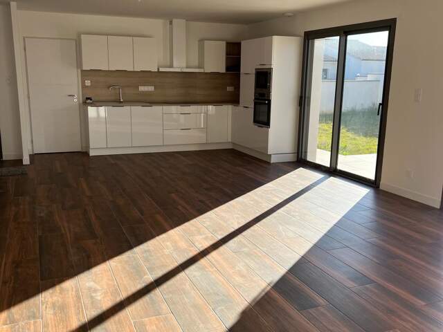 MAISON DE PLAIN PIED NEUVE 3CH GARAGE — photo du bien