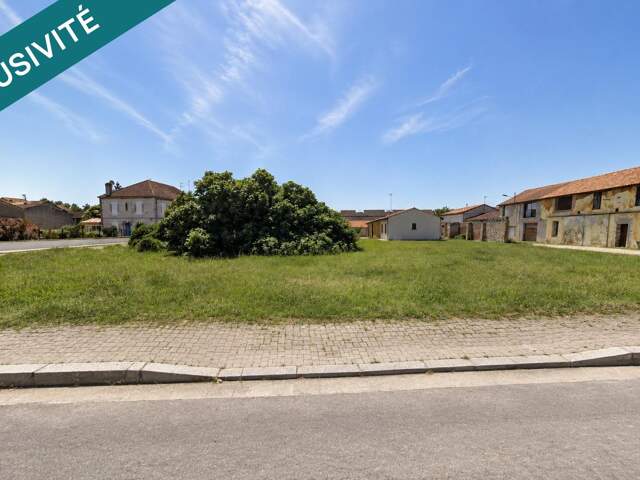 Terrain de 1 374 m² : visibilité et potentiel de projet — photo du bien