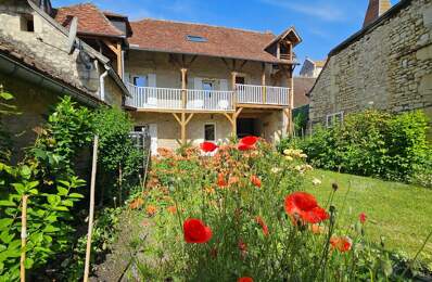 Maison de charme au cœur du village, avec jardin intimiste et beaux volumes familiaux — photo du bien