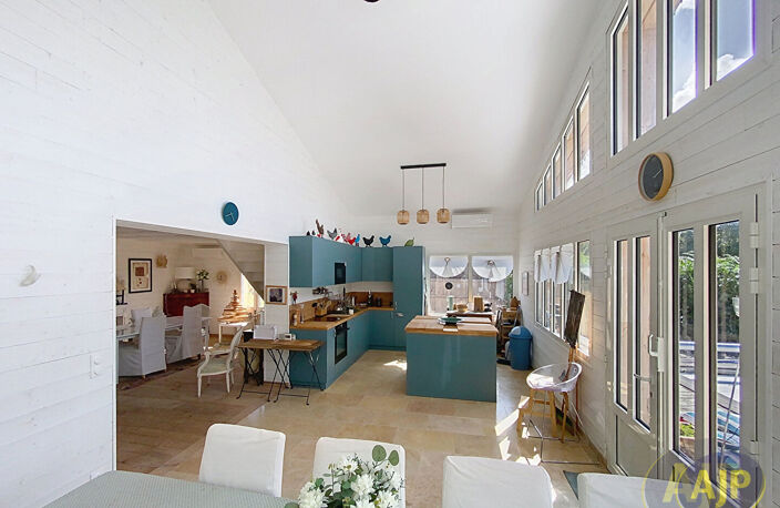 Villa avec jardin et piscine - ARES — photo 5