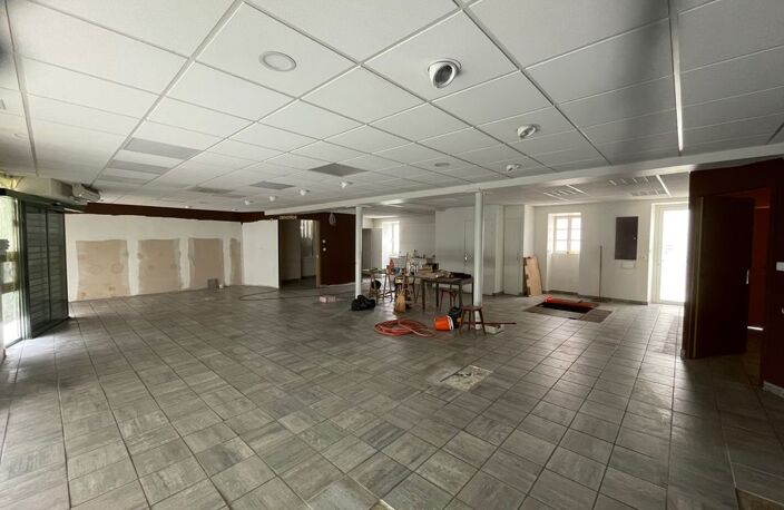 Prix en forte baisse -  Local commercial avec Appt et grange - — photo 4