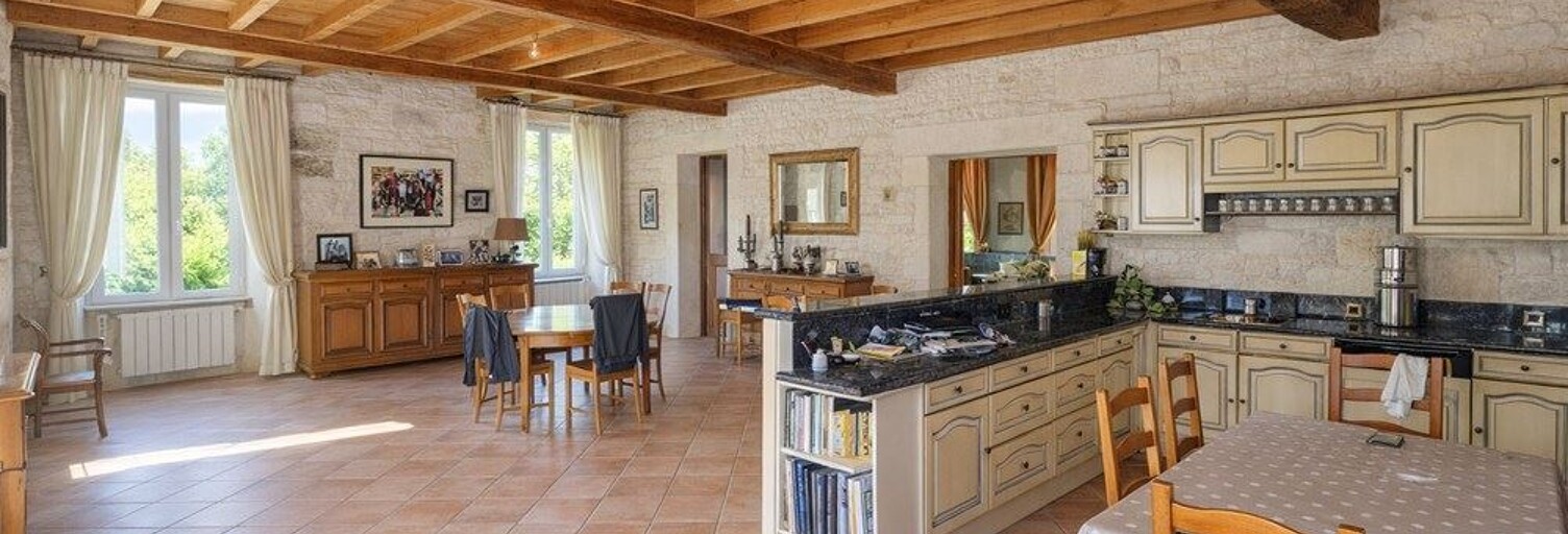 Maison 10 Pièces 1000 m² à vendre à Bougneau (17800)